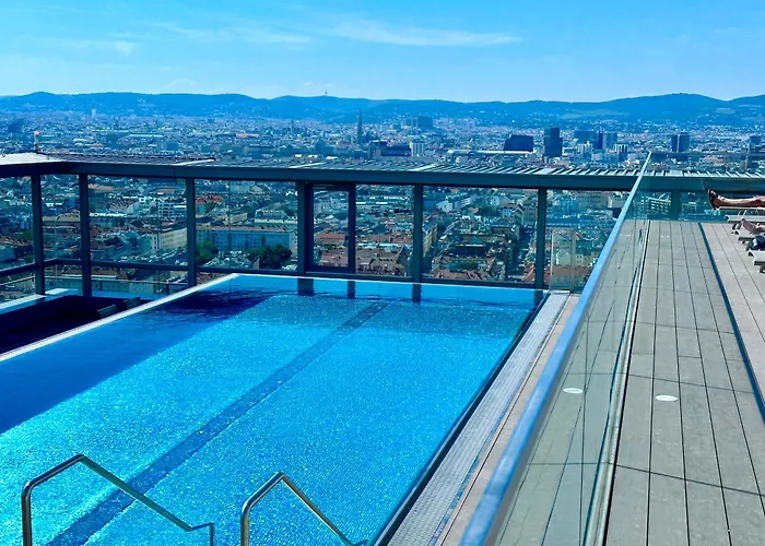 Panorama Sky Apartment I Rooftop Pool I Metro Station